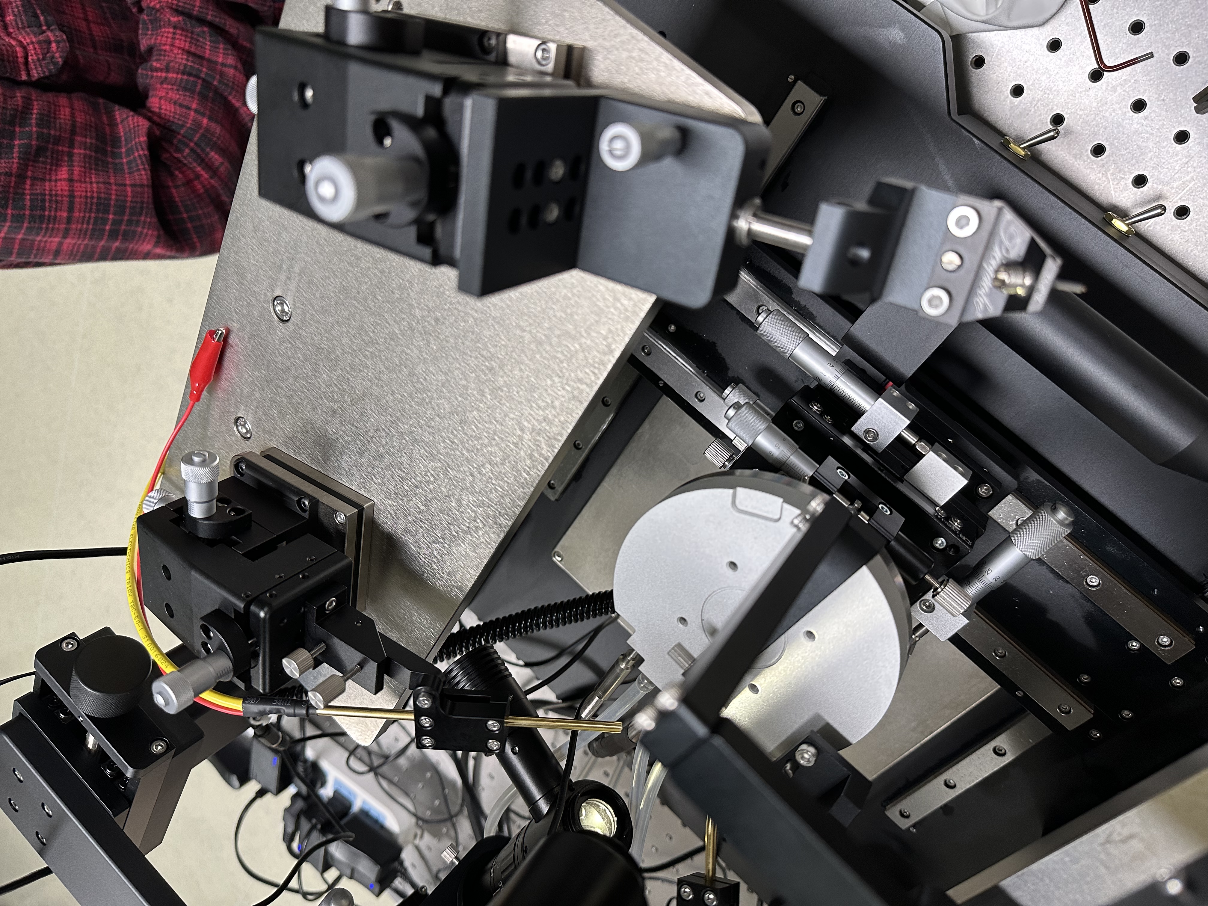 探針臺怎么選擇，應用領域是哪些？探針臺和耦合系統的區別有哪些